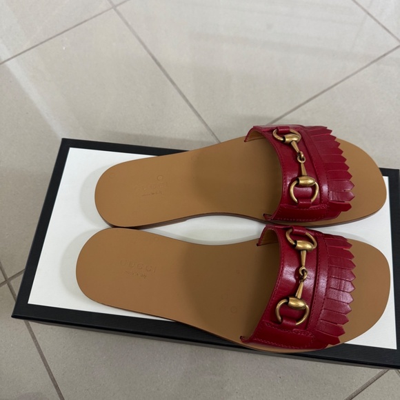 Gucci Varadero Horsebit Fringed red leather sandals/slides size 38-NIB - Picture 3 of 9